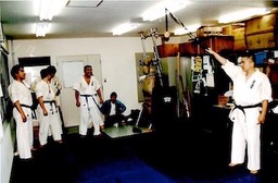 恒例の二段蹴り